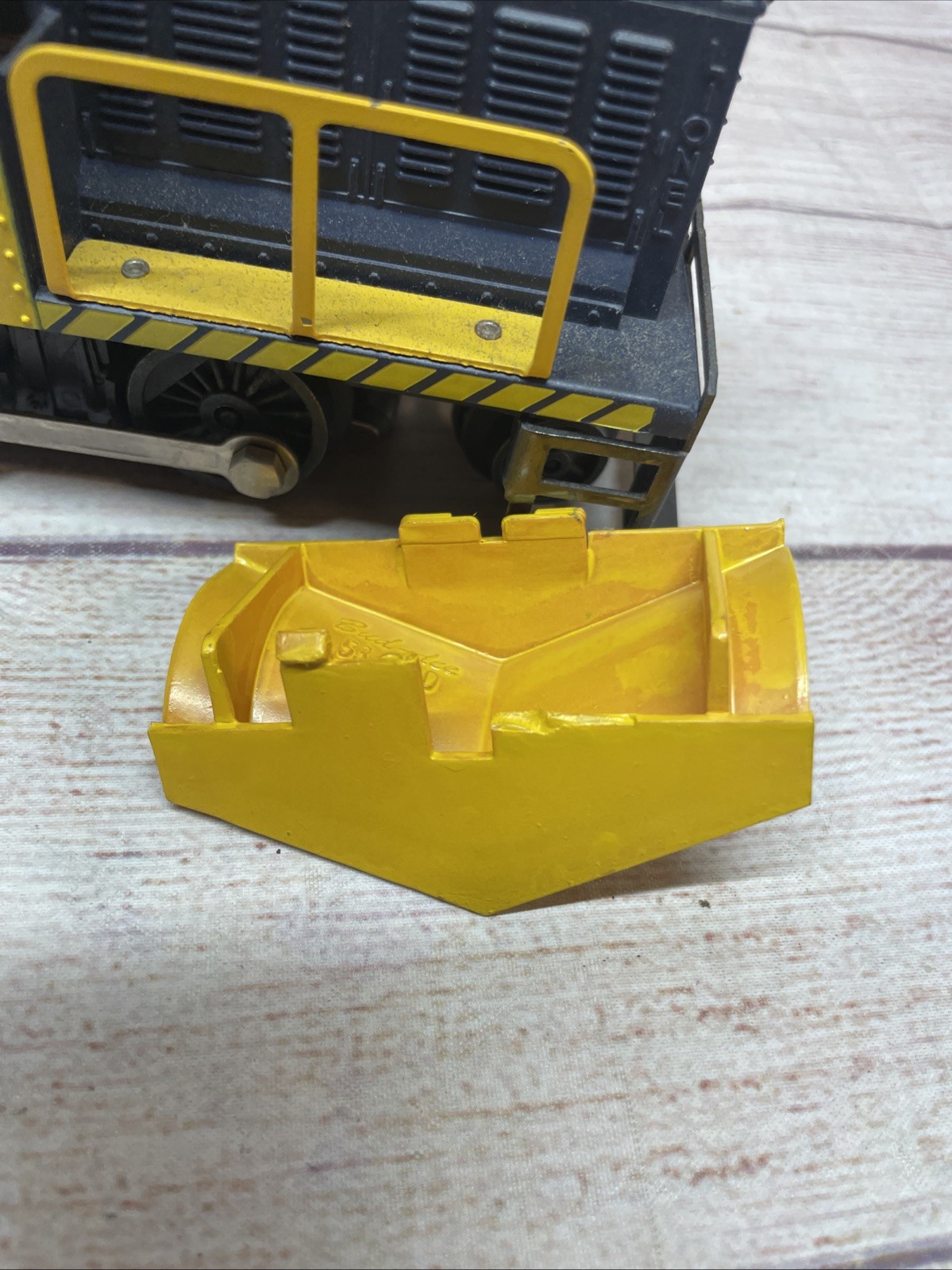 Lionel Alaska Railroad 8368 O Gauge Motorized Switcher Locomotive Snowplow