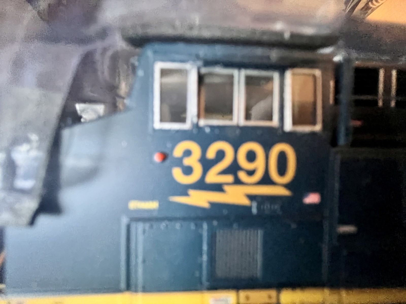 ScaleTrains Rivet Counter HO Scale GE Tier 4 GEVO CSX ET44AH #3290 – Model Train