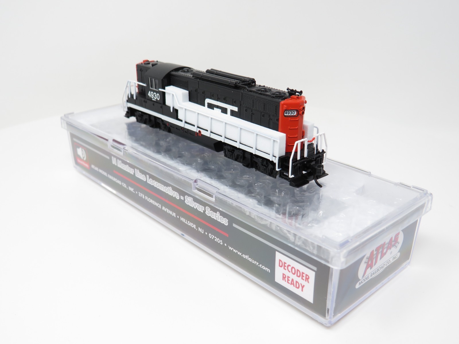 Atlas N 40005357 Grand Trunk #4930 EMD GP-9TT Diesel Locomotive Torpedo Tube