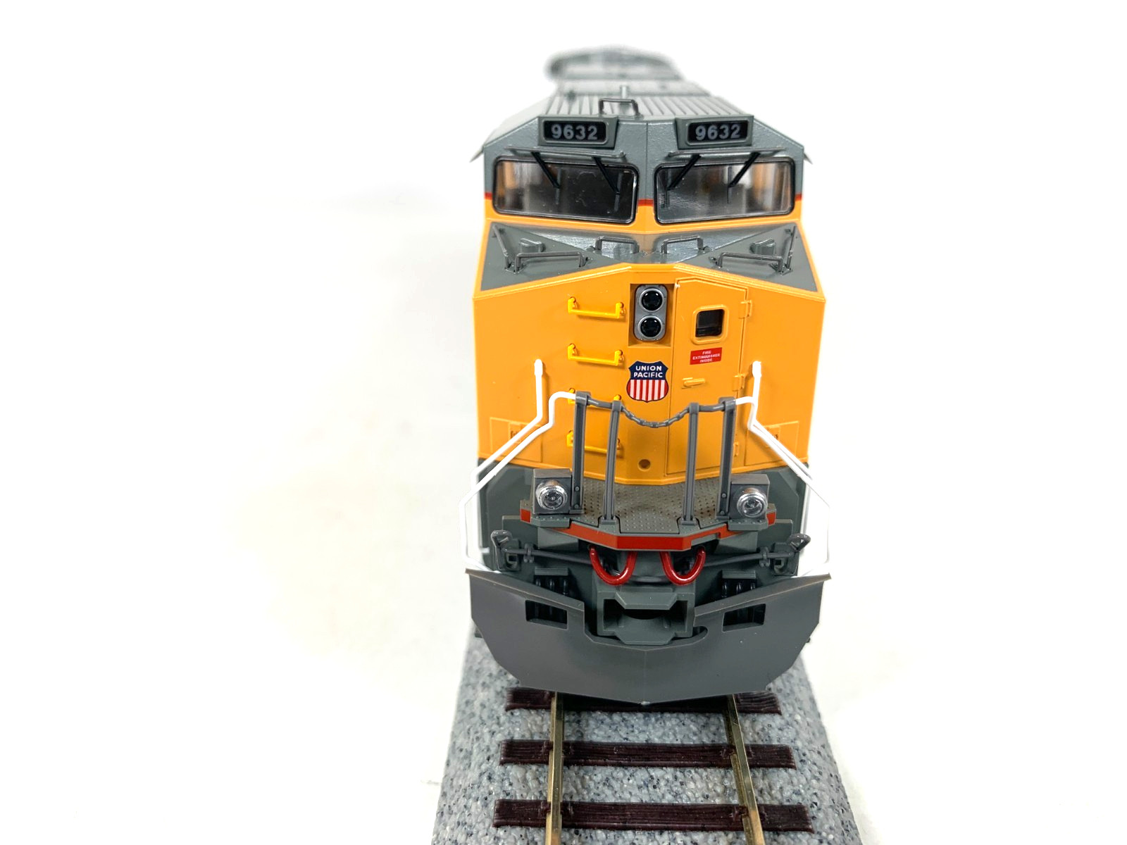 HO Kato 37-6632 Union Pacific #9632 GE C44-9W Diesel – DC only