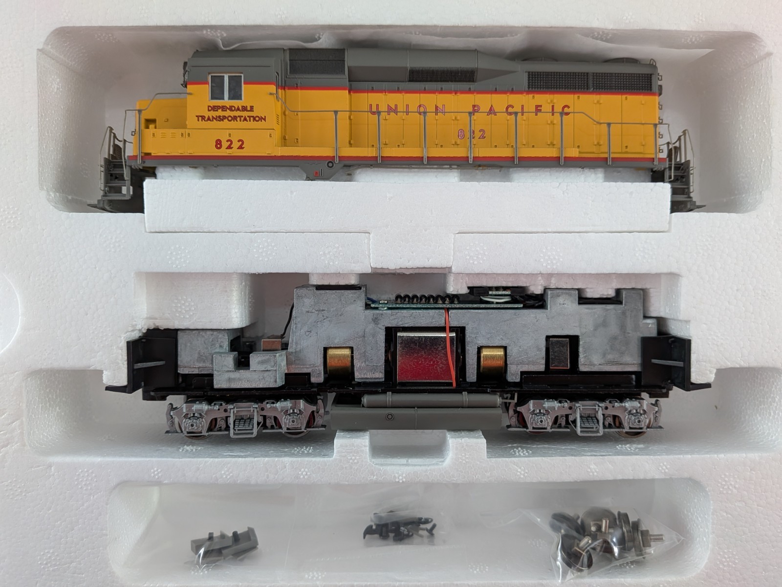 Proto 2000 HO GP30, Phase II, Union Pacific #822, Item #23089, DC Analog.