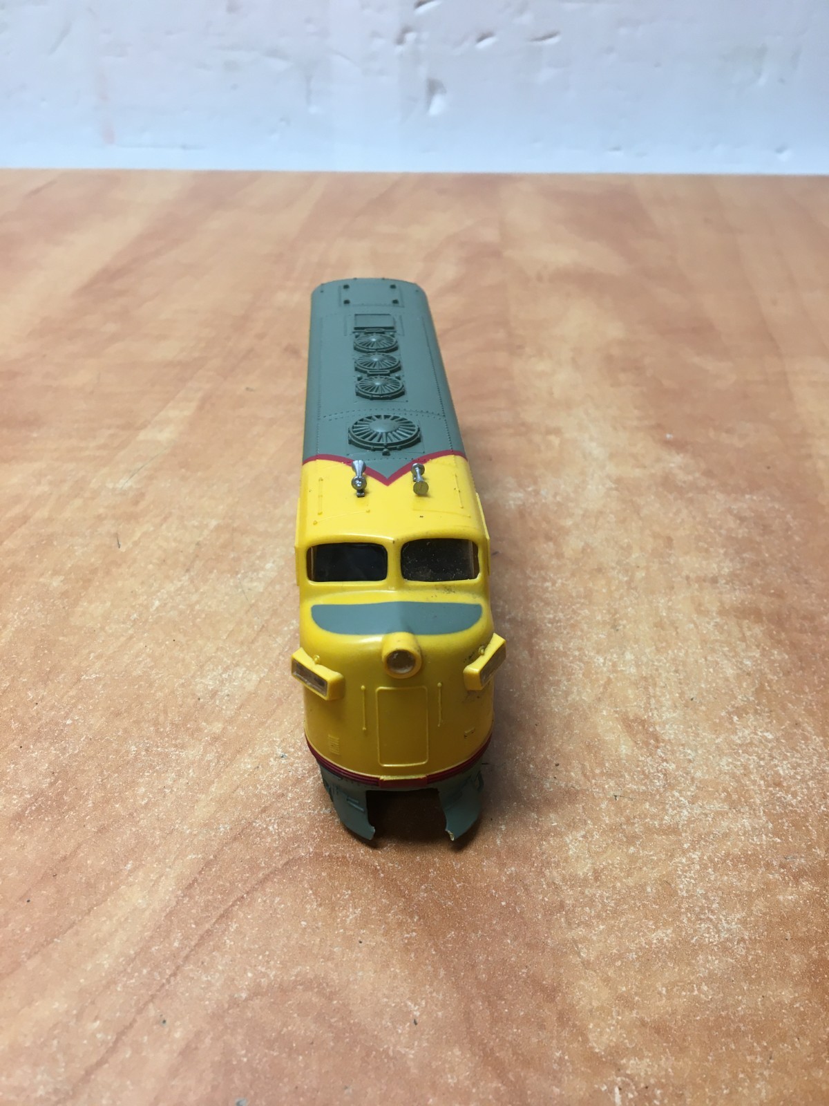 Bachmann Union Pacific HO Scale 1206 Train Engine Yellow Working but READ