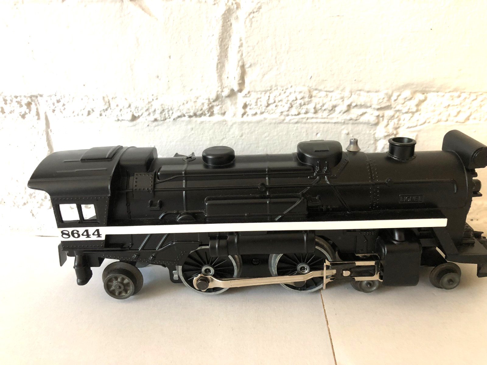 LIONEL O 4-4-2 Diecast Santa Fe Steam Locomotive #8644 and Tender Tested