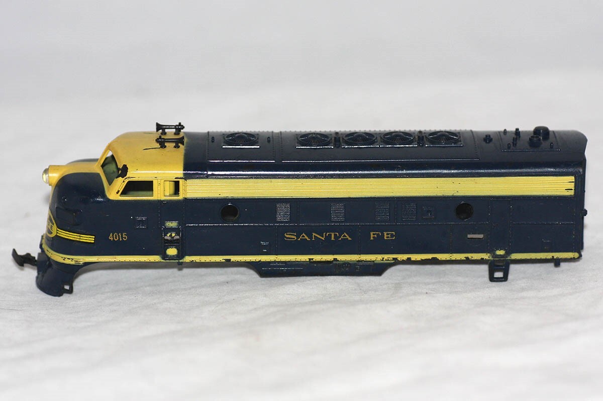 Tyco HO Scale EMD F7 Blue and Yellow Santa Fe #4015 locomotive shell