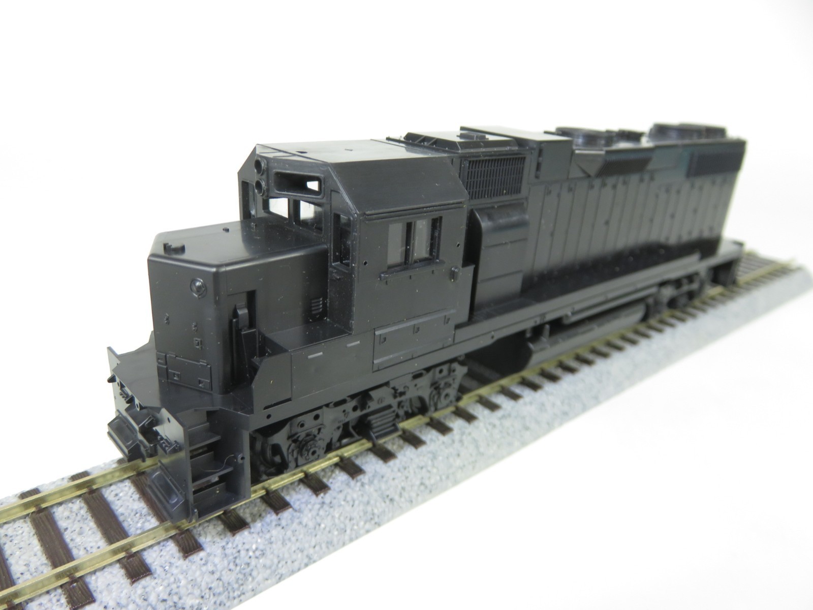 Athearn Blue Box 4650 HO Scale Undecorated EMD GP38-2 Diesel Locomotive Dummy