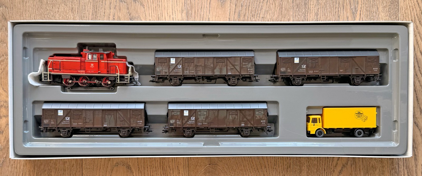MARKLIN 2890 HO H0 FREIGHT TRAIN OF THE GERMAN FEDERAL POSTAL SERVICE