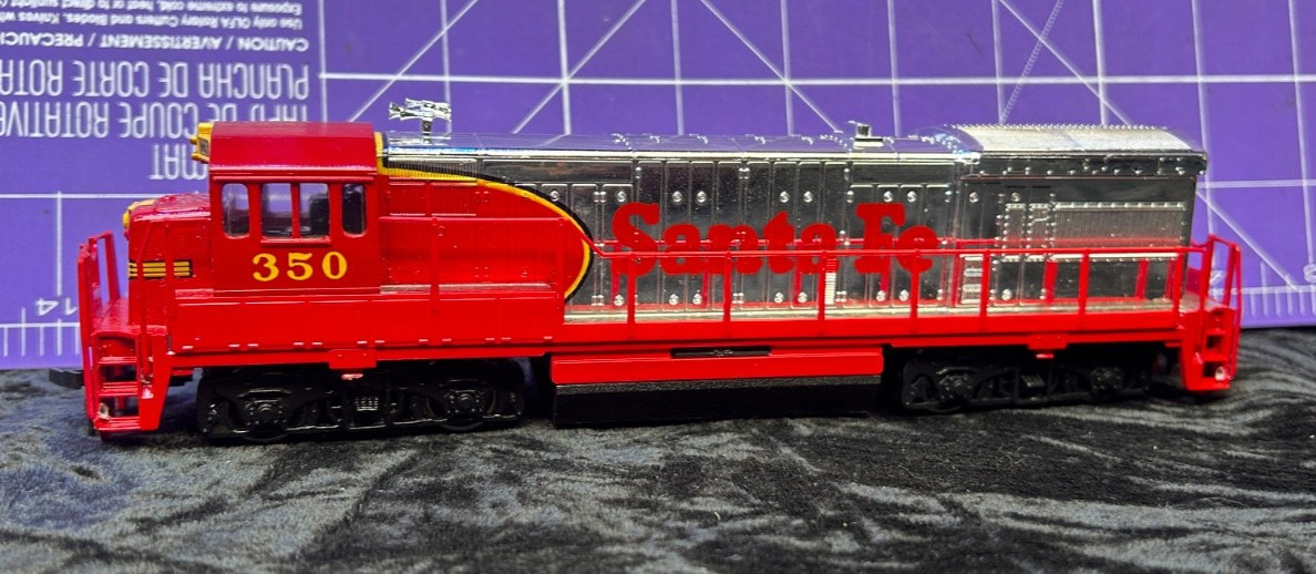 Bachmann HO Santa Fe #350 Chrome GE U36B Diesel Locomotive Lighted w/Box, bin2