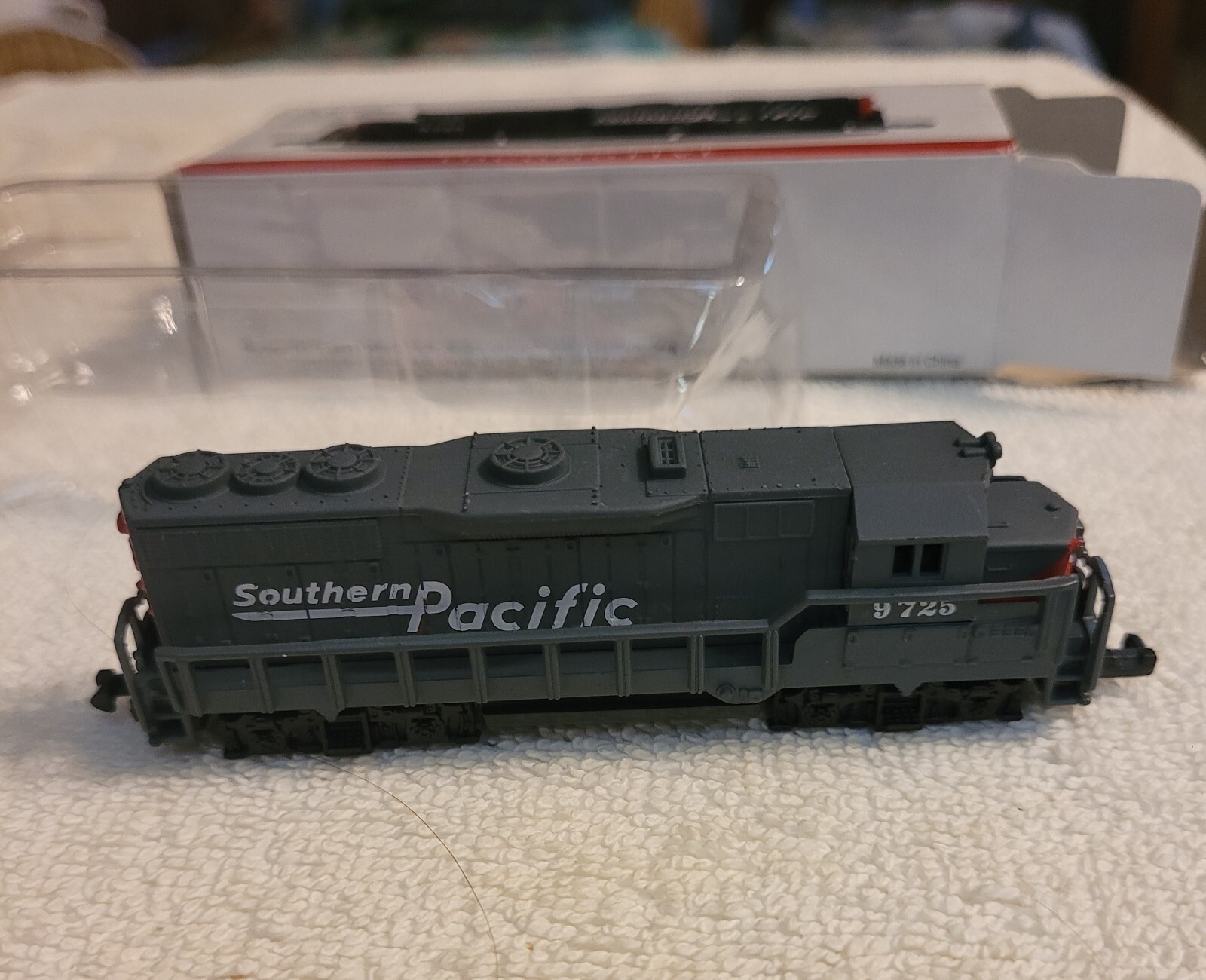 Southern Pacific Locomotive # 9725 Model Train 4.5” Collectible Toy