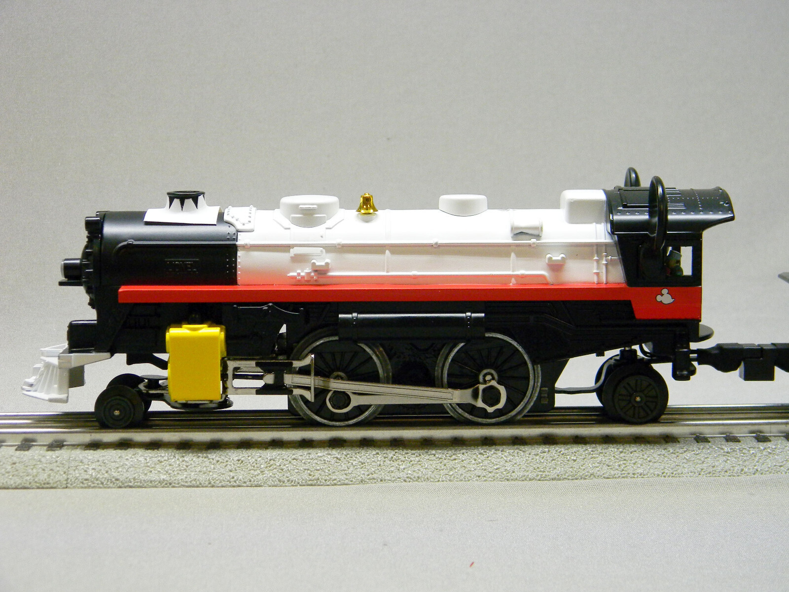 LIONEL 1823050-E MICKEY 90TH CELEBRATION LIONCHIEF 2-4-2 STEAM ENGINE disney