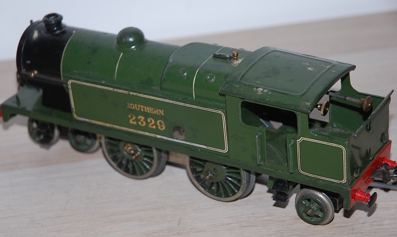 HORNBY O GAUGE CLOCKWORK No 2 SPECIAL TANK LOCOMOTIVE IN GREEN S R LIVERY
