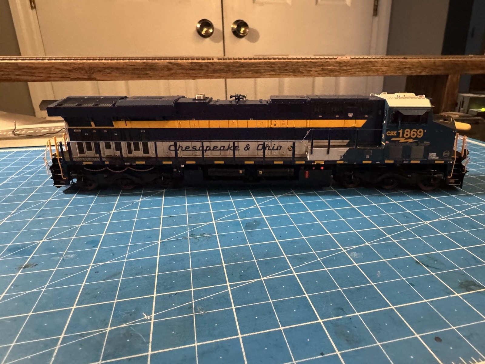 Scaletrains SXT39912 Rivet Counter ES44AH CSX (C&O) #1869 DCC/Sound