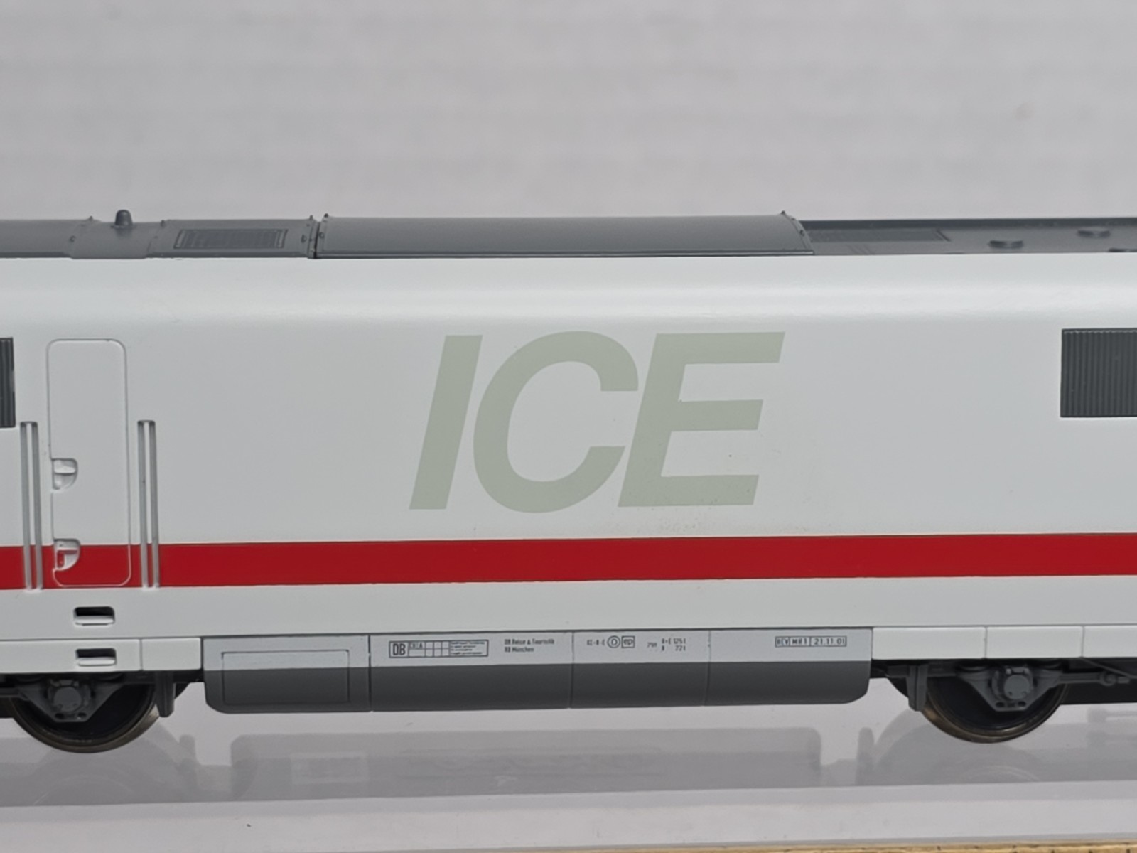 Roco HO Scale Powered 401012-0 DB ICE High Speed Bullet Train Runs Well (A)