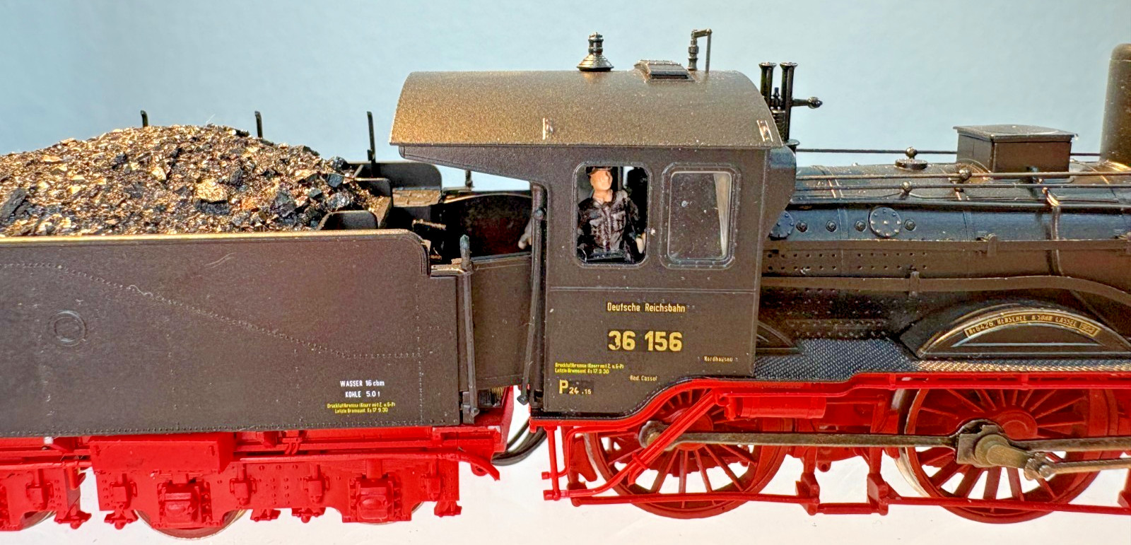 HO Scale Roco Deutsche Bundesbahn BR 036 4-6-2 Locomotive #18 316 DC Powered