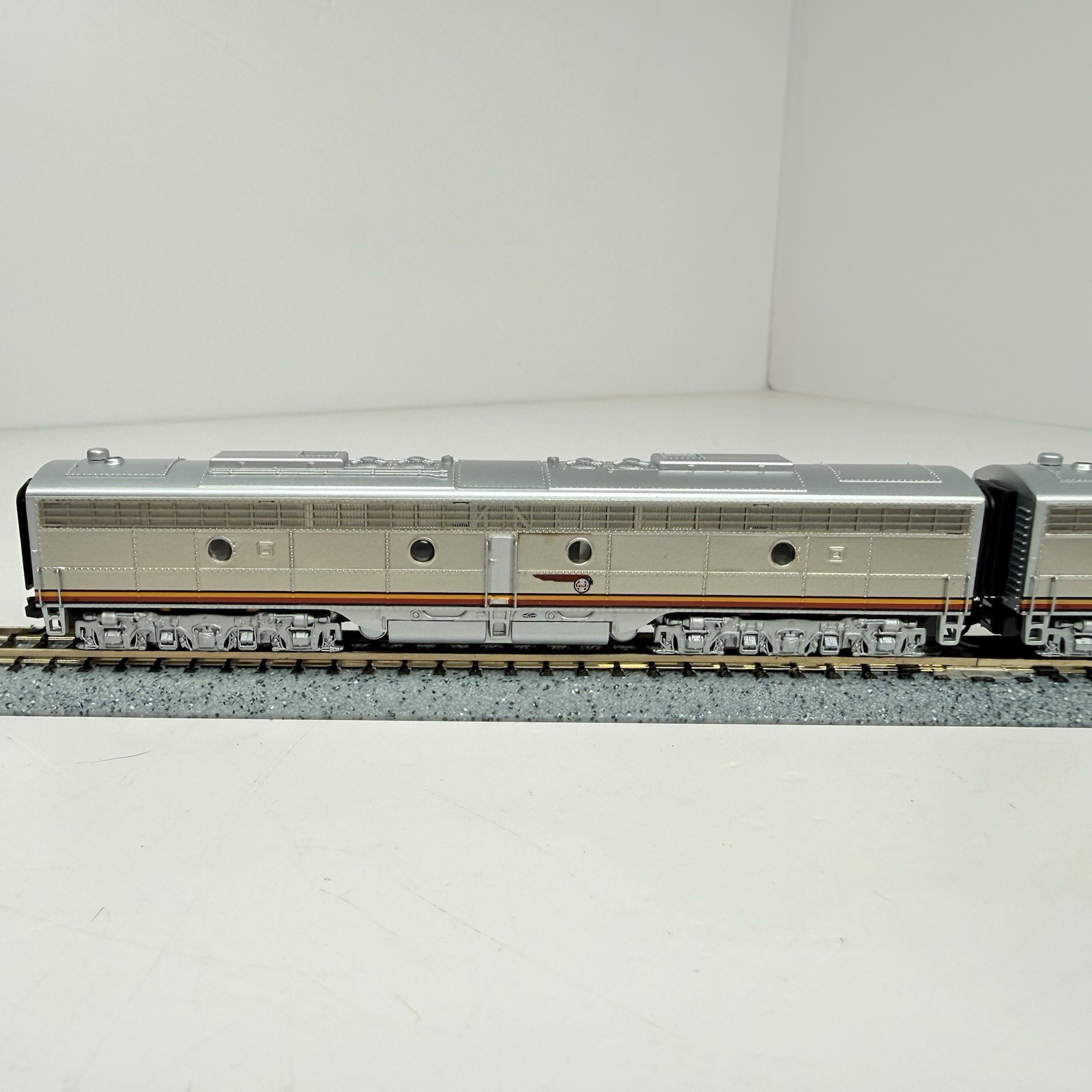 N Scale DCC Paragon3 3416 ATSF A/B Set 82L/83A Diesel Locomotive Santa Fe