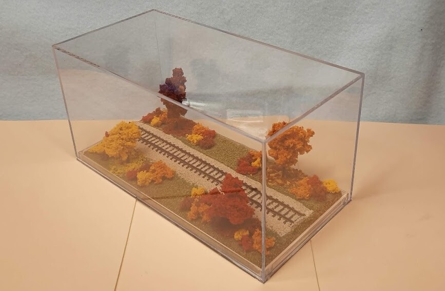 N SCALE -SINGLE TRACK 8″ -DISPLAY CASE-“FALL FOLIAGE SCENE” FOR ANY N TRAIN