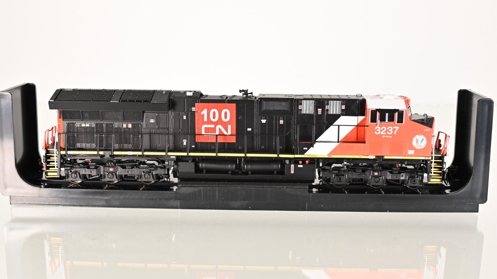 InterMountain ET44AC CN 100th Anniversary 3237 DC/DCC HO scale