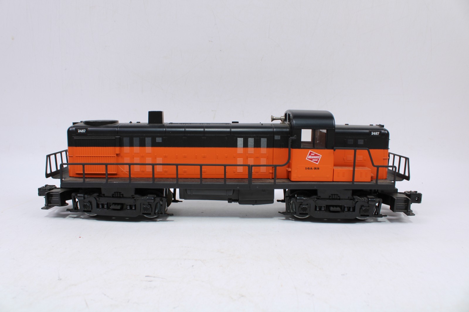 Lionel 6-18833 O Gauge RS-3 Diesel Locomotive Milwaukee Road #16A-RS w/Horn