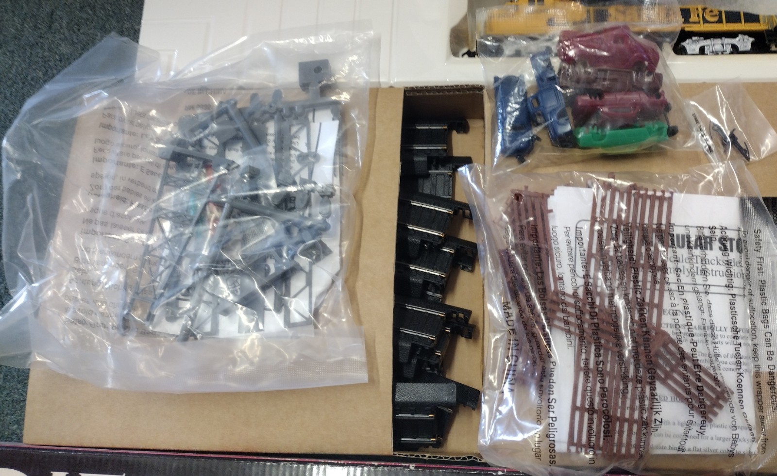 NEW Vintage DIESEL THUNDER Train Set 185 Pieces IOB!!