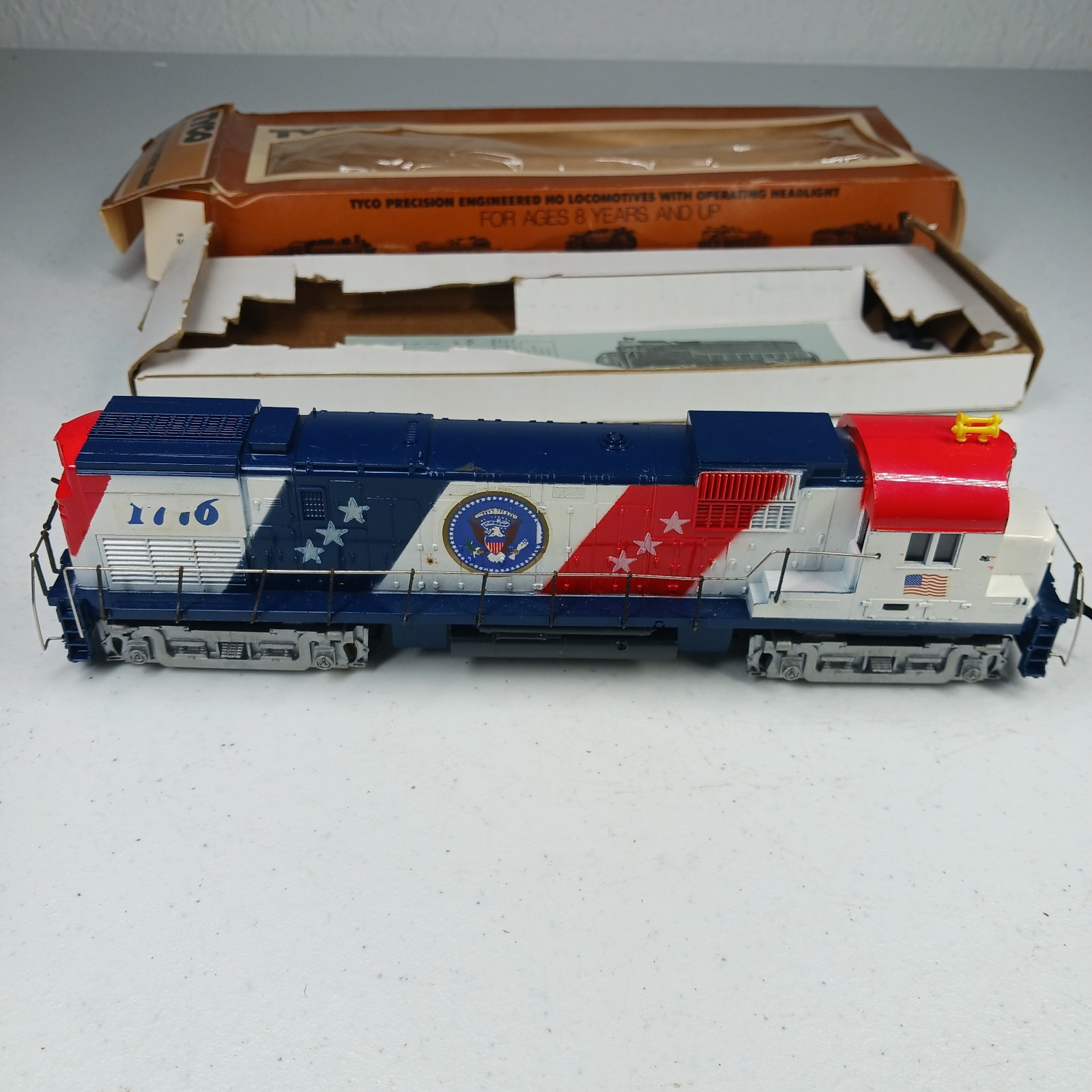TYCO Diesel Locomotive ALCO Century 430 Spirit of ’76 HO Lighted White Blue Red