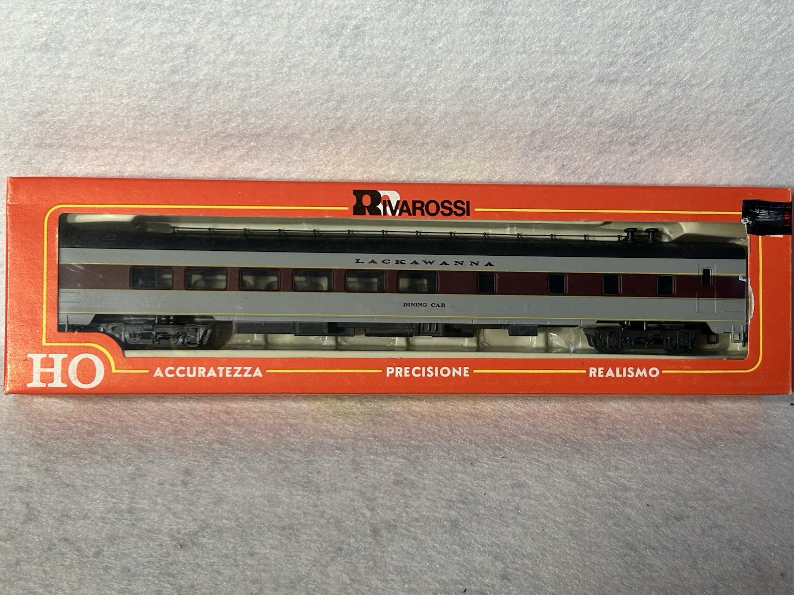 Nice Rivarossi Del & Lack E-8—2 engine/7 Car Passenger Set (Pow./Dum.) HO