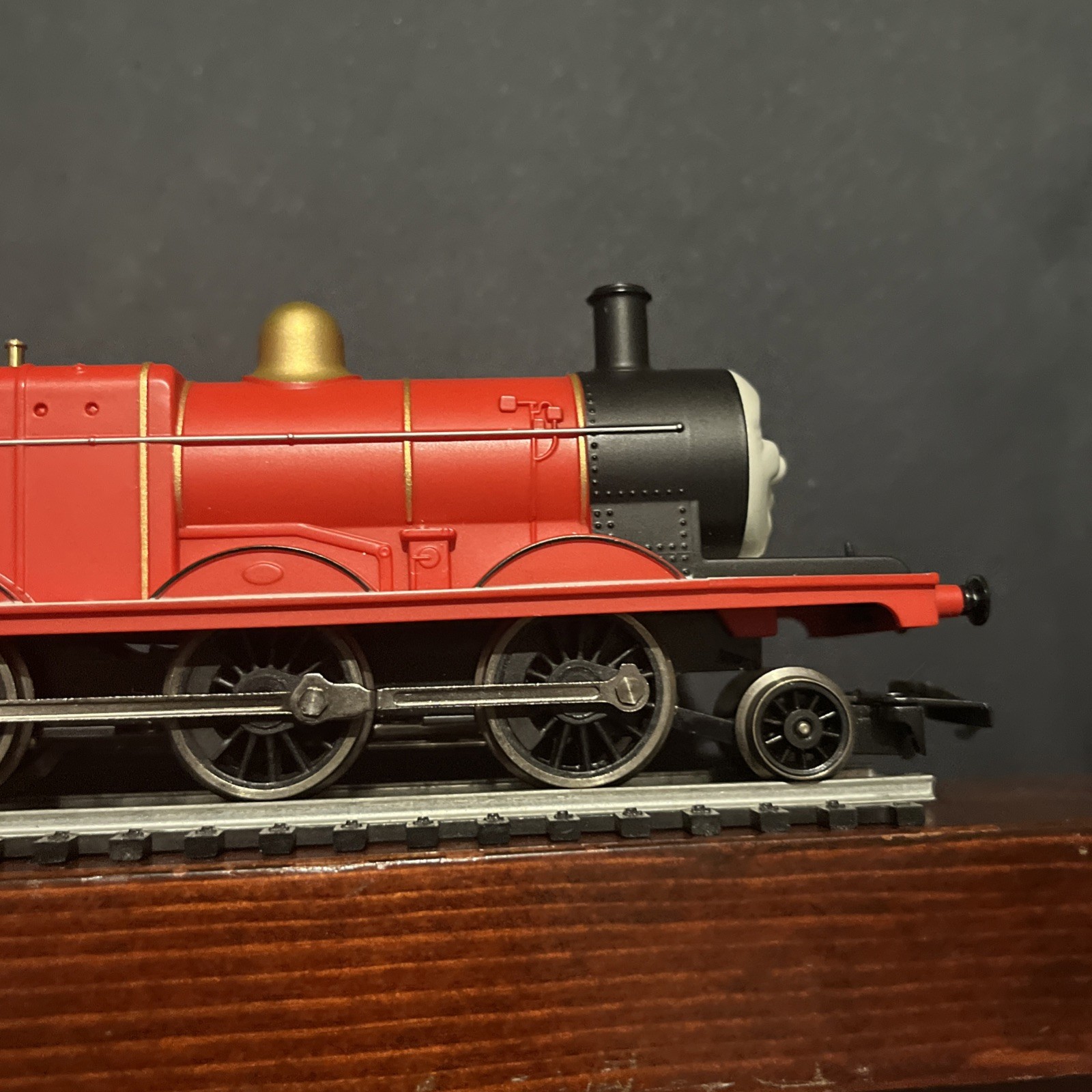 RARE OO Hornby R852 Thomas & Friends James The Red Engine – WORKS (READ)