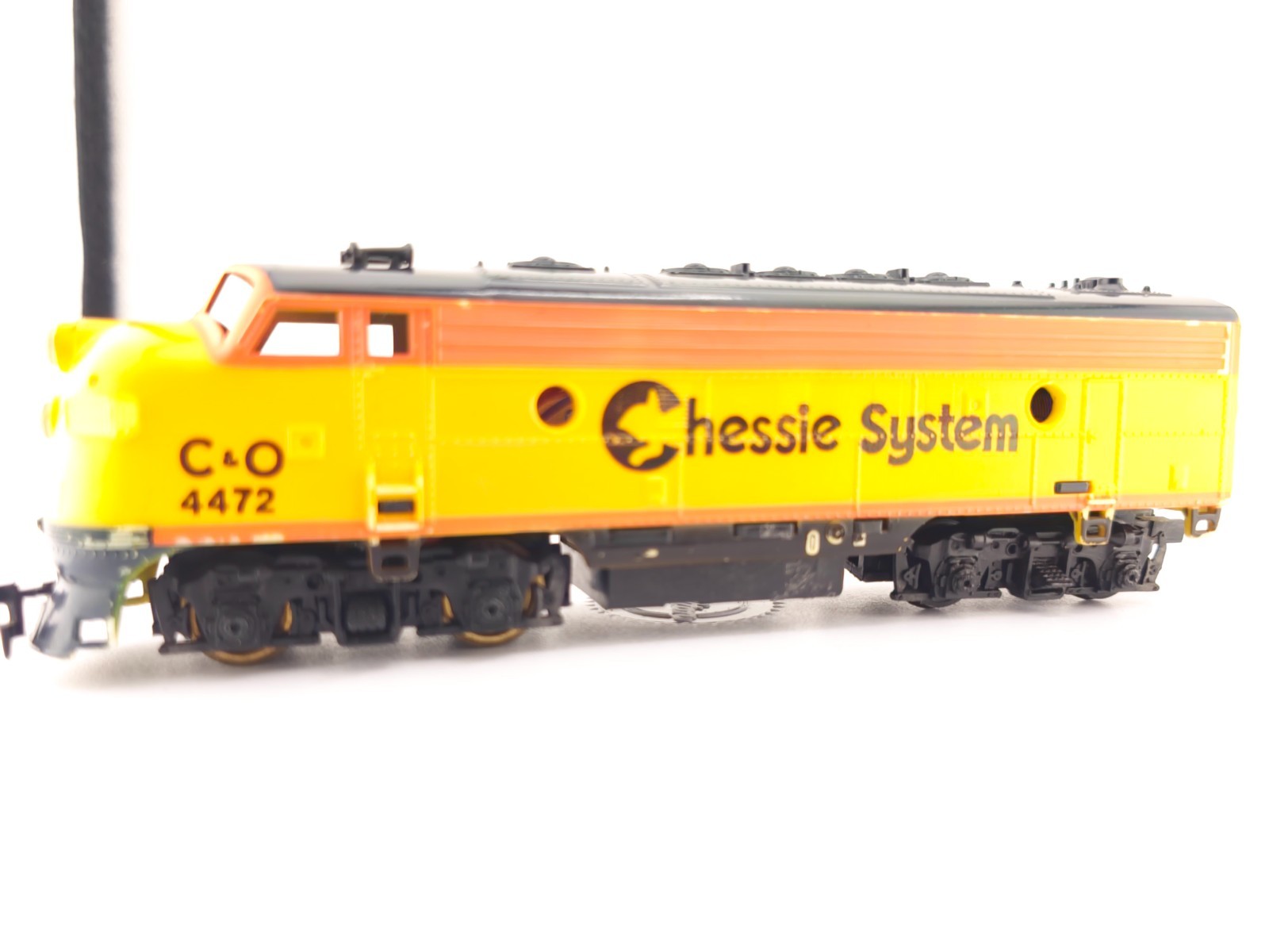 READ Life-Like HO Scale Chessie System Powered F7A Diesel Locomotive C & O 4472