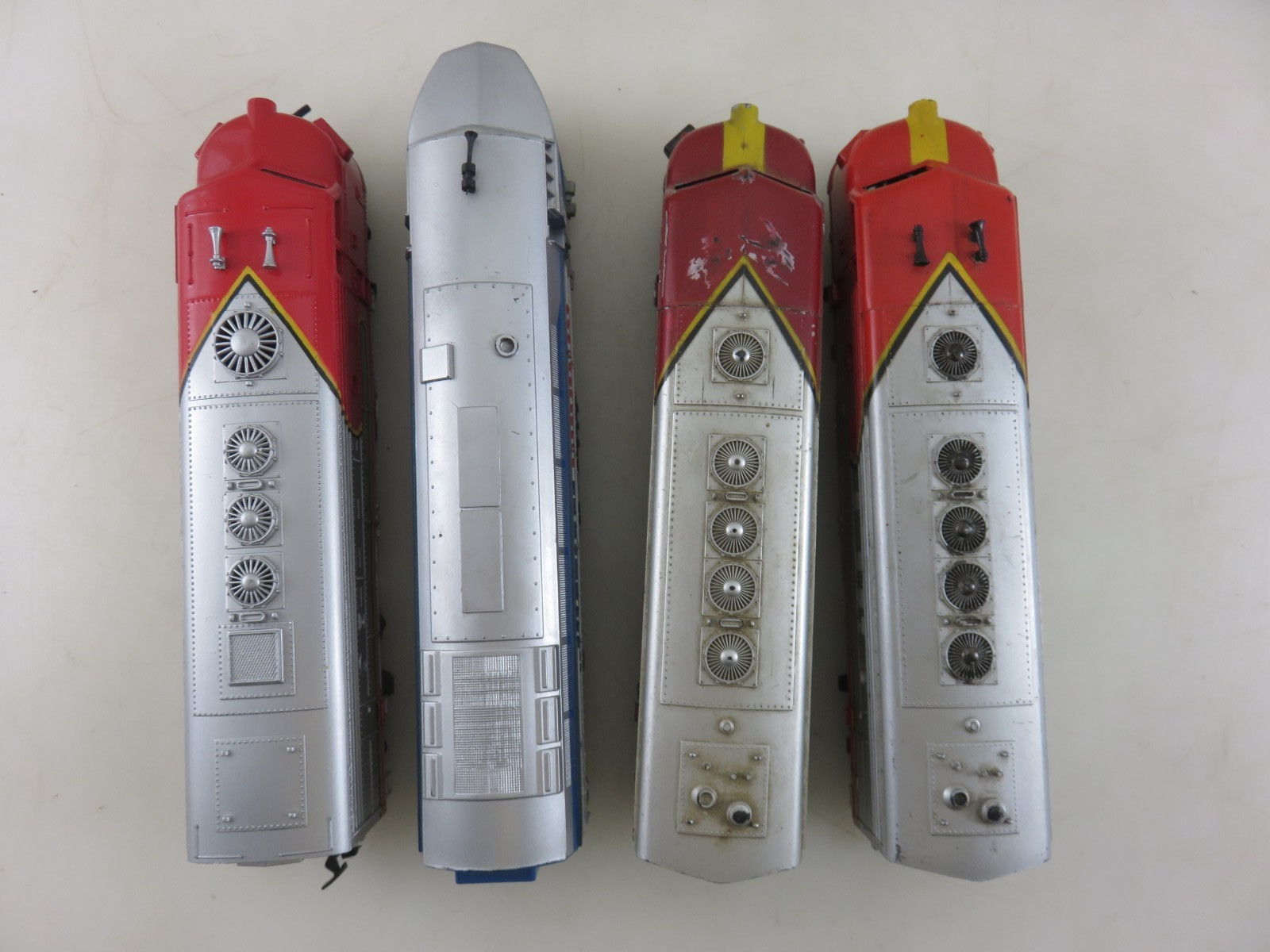 Bachmann Tyco Others Santa Fe Diesel Locomotive Engine 4pc Set FOR PARTS/REPAIRS