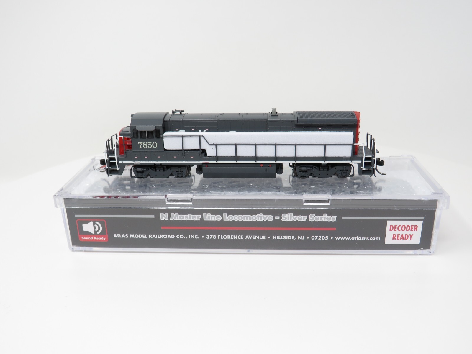 Atlas N 40005445 Southern Pacific SP GE B30-7 Diesel Locomotive DC Freight Train