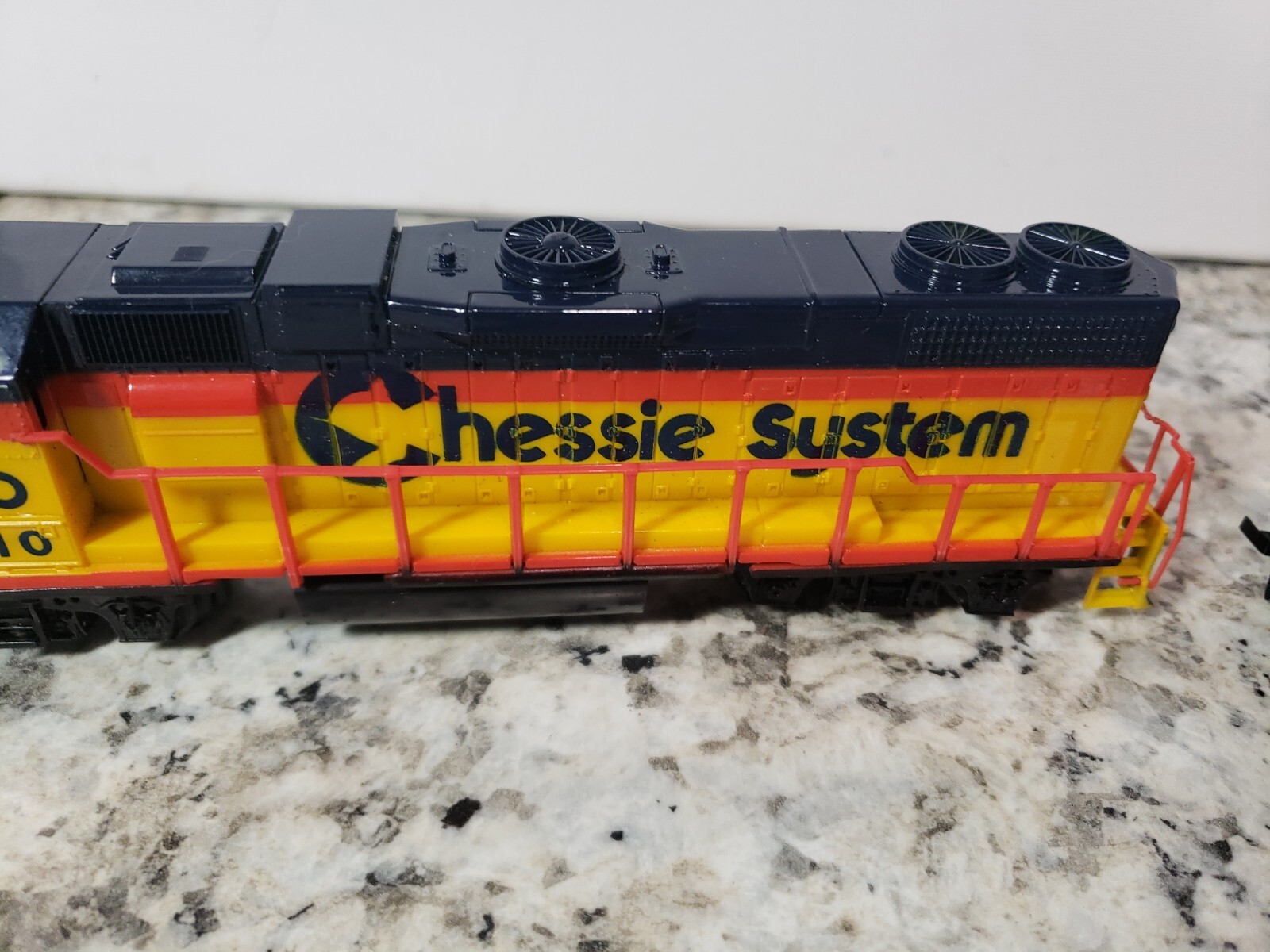 As is Life-Like HO 4810 Engine GP-38 Loco Chessie System B&O 8288 Caboose WM1872