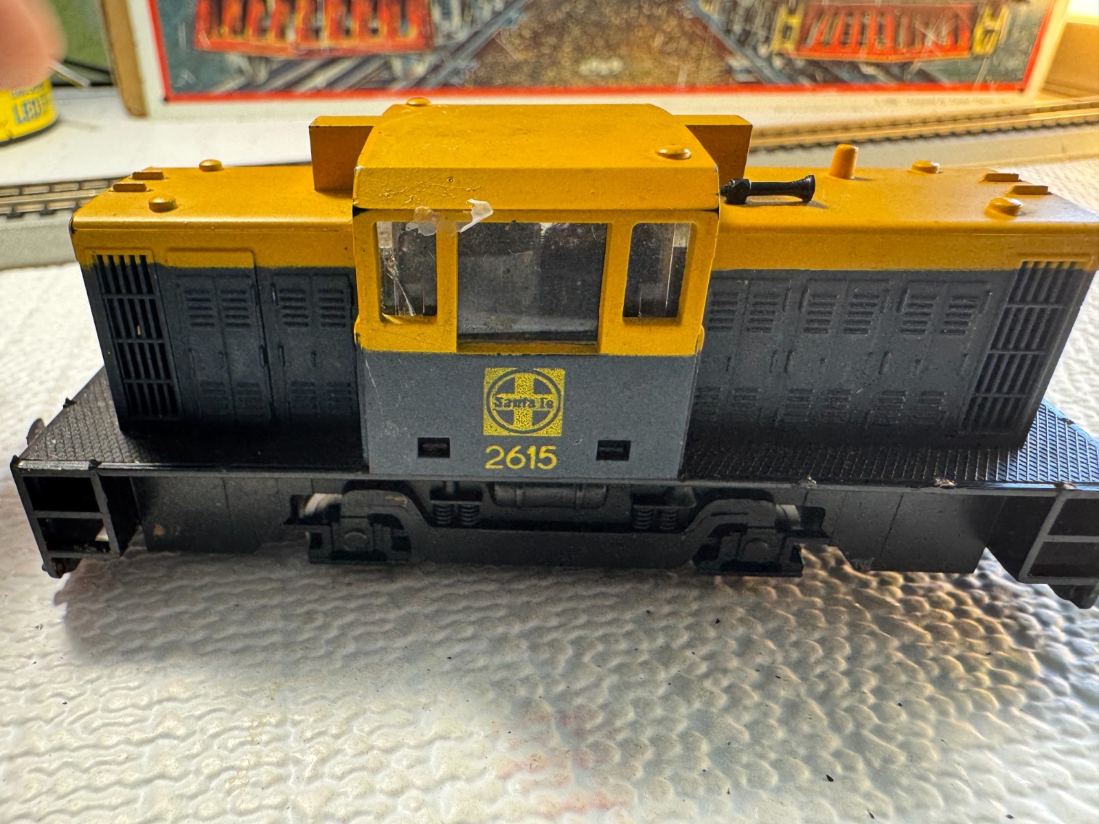 🚂 HO –SANTA FE #2615 DIESEL SWITCHER 💥H3893
