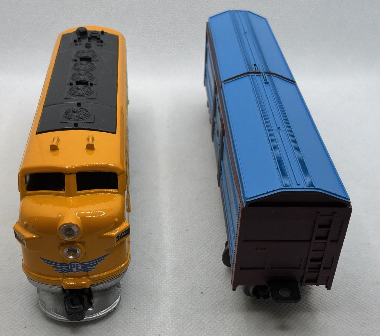 Toysmith Diecast Pacific Express 7” Locomotive Train Set w/ Boxcar Vintage