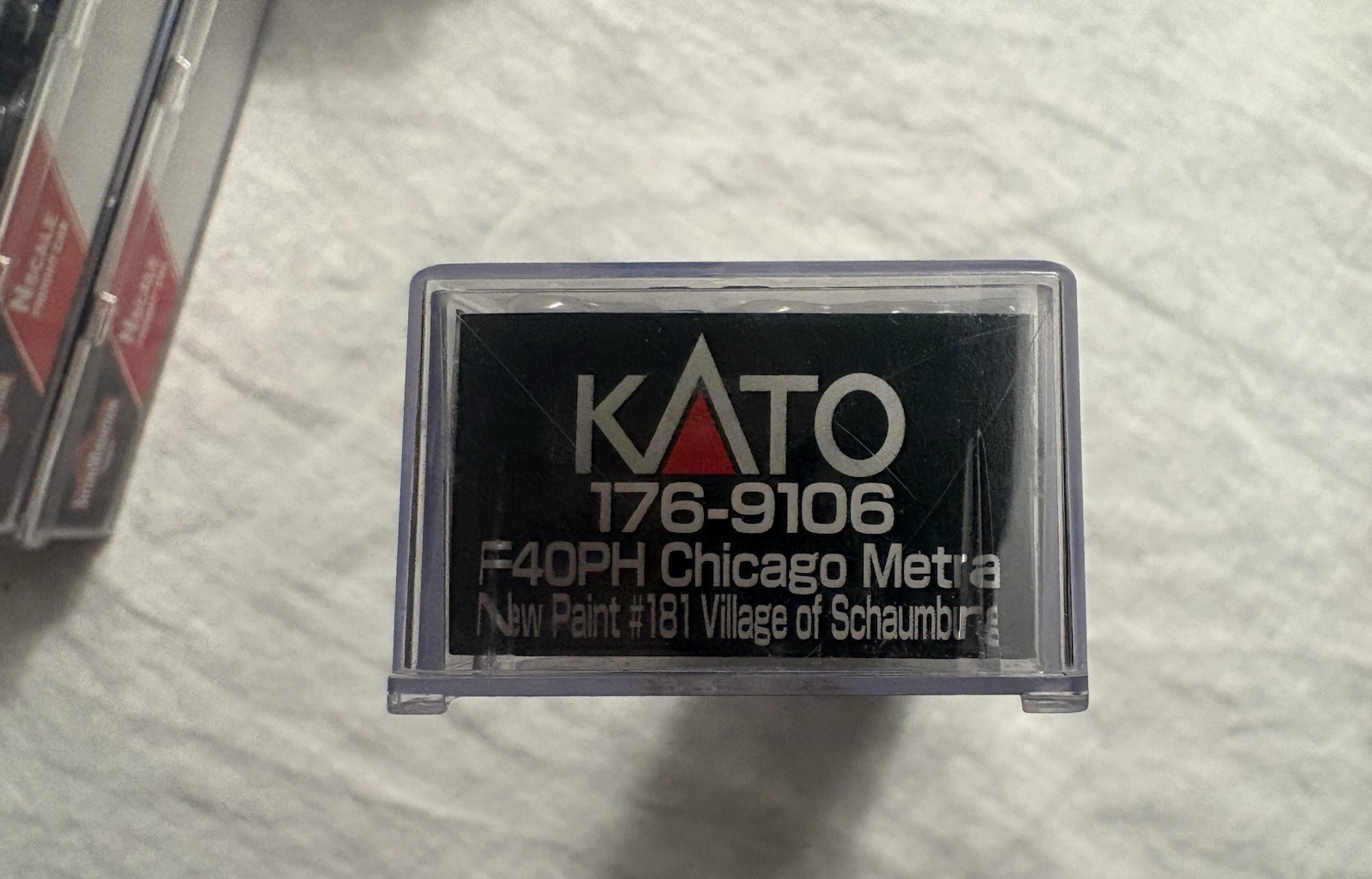 Kato N Chicago Metra F40PH METX #181 Village Of Schaumburg 176-9106