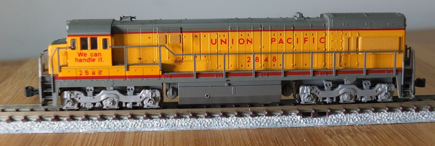 Kato 176-0933 N Gauge GE U30C diesel loco in Union Pacific livery