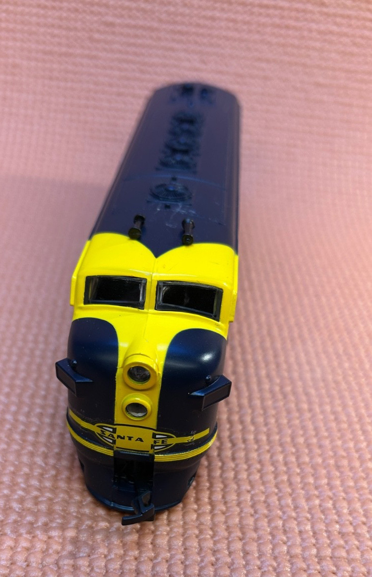HO Diesel Locomotive Santa FE, Blue Yellow Model Railroad WORKs lot 5-3 bin2