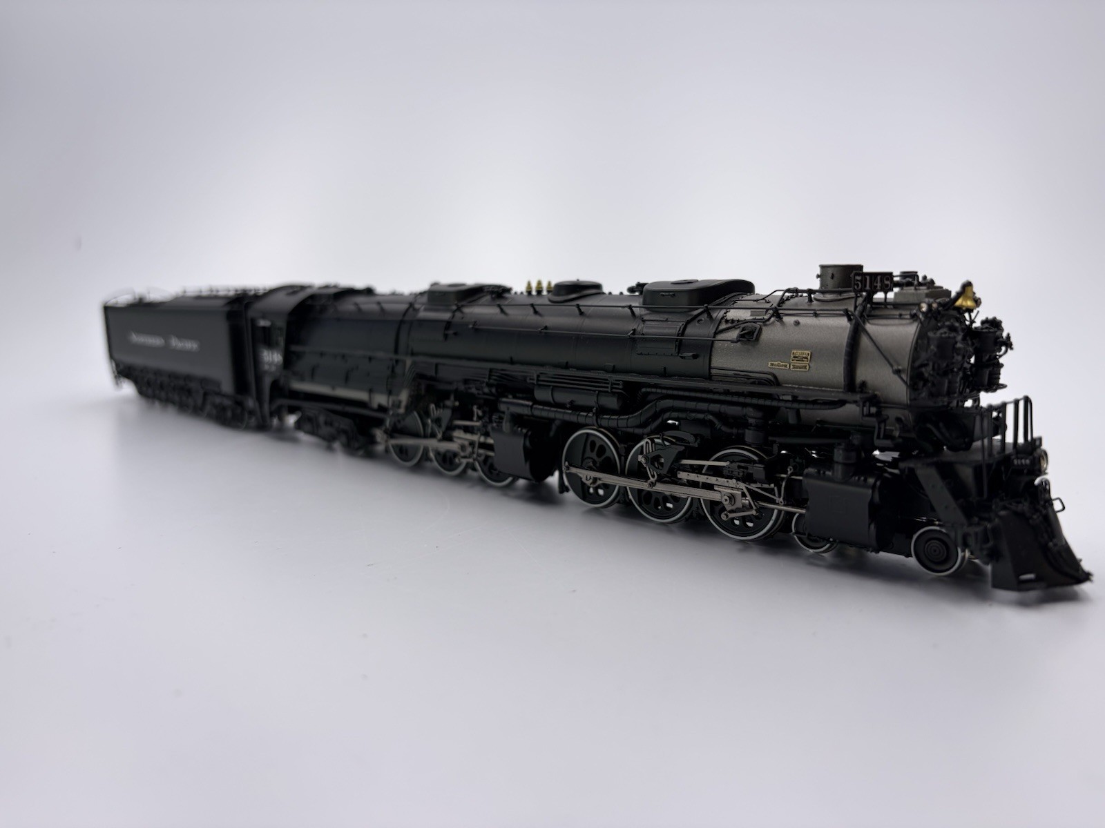 HO Scale Division Point Northern Pacific Z-8 4-6-6-4 Steam Locomotive