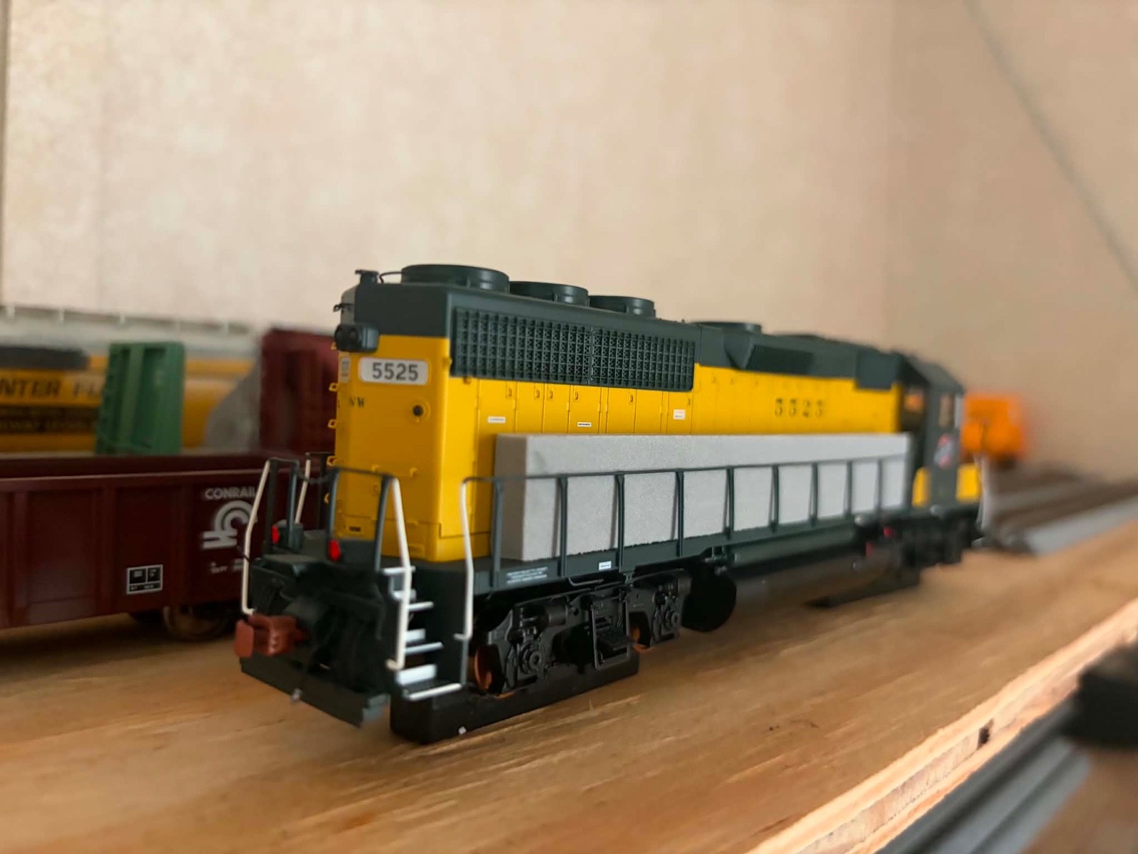 scaletrains rivet counter ho gp40 CNW 5525