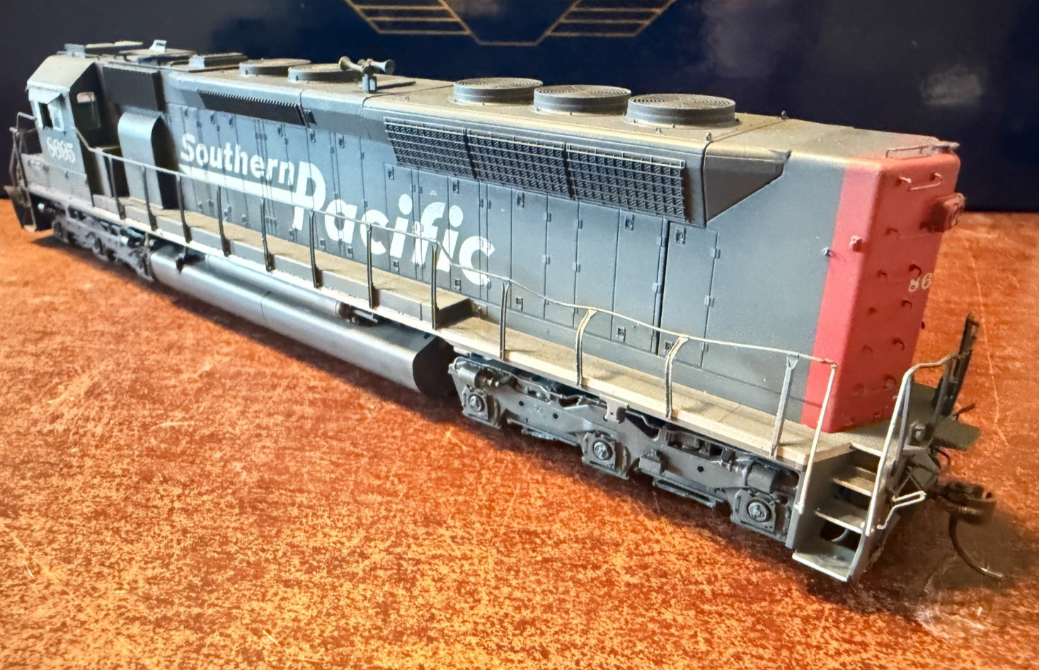 HO Athearn Genesis Southern Pacific SD40M-2 with DCC & Sound – Weathered