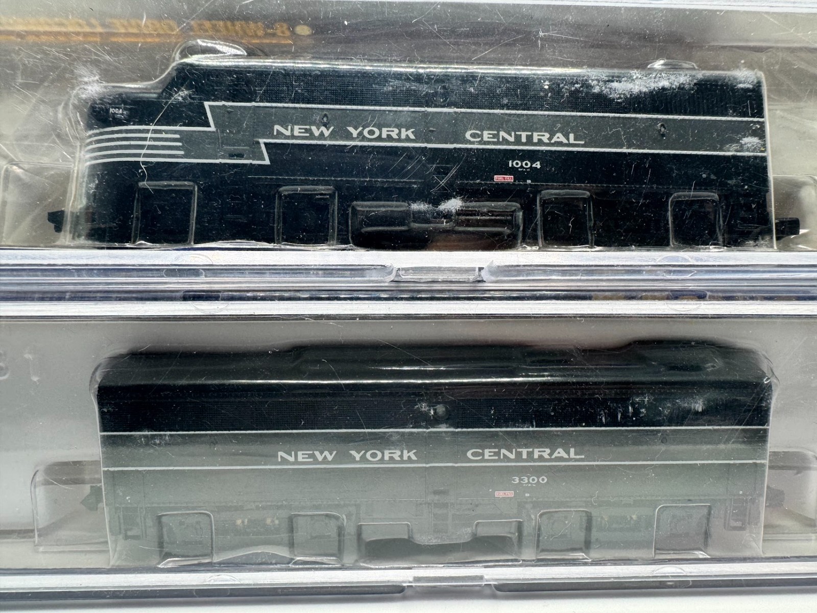 LIFE LIKE 7424 7423 NYC FA1 & FB1 DIESEL LOCOMOTIV #1004 Locomotive #3300 Car