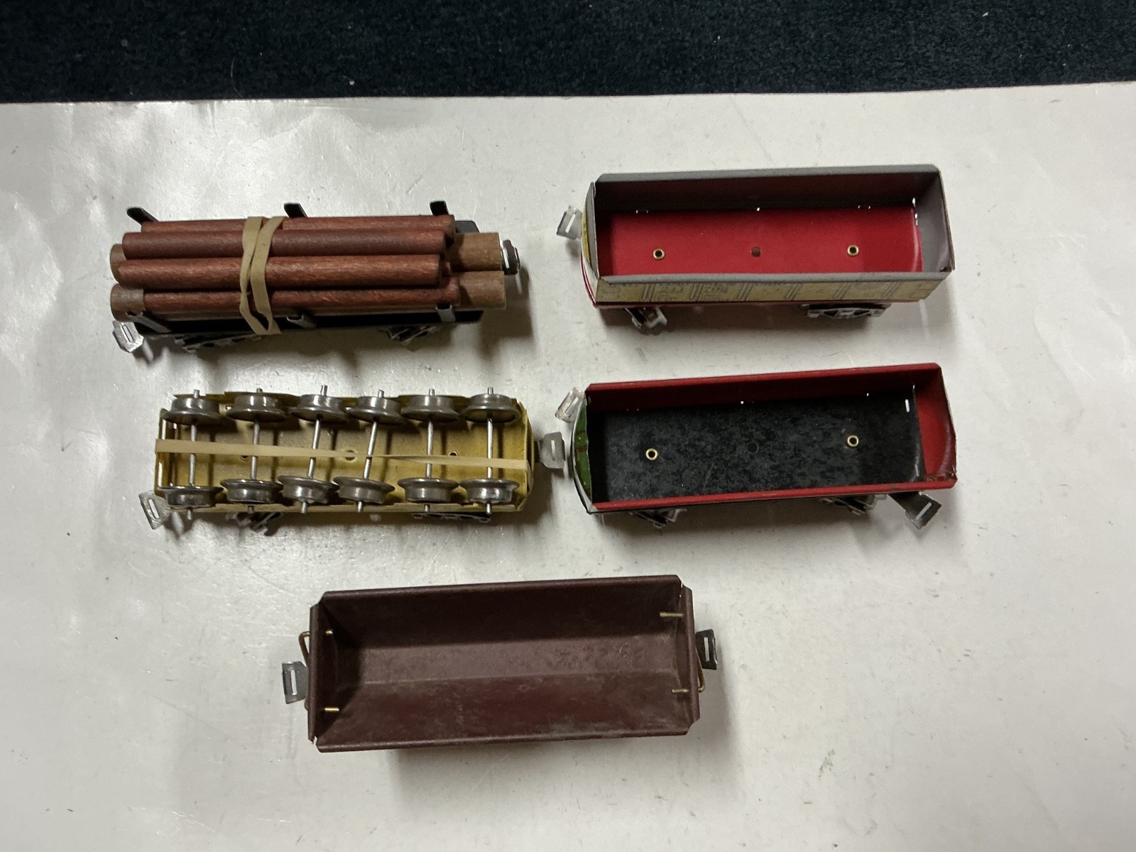 Marx 0 Gauge : 5 cars 2 Gondolas, Wheel and Lumber car, & Dump Car