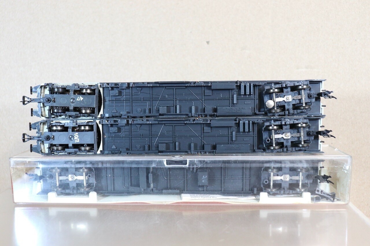FLEISCHMANN 4430 4432 DB CLASS BR 614 SUBURBAN DIESEL LOCOMOTIVE & COACH SET on