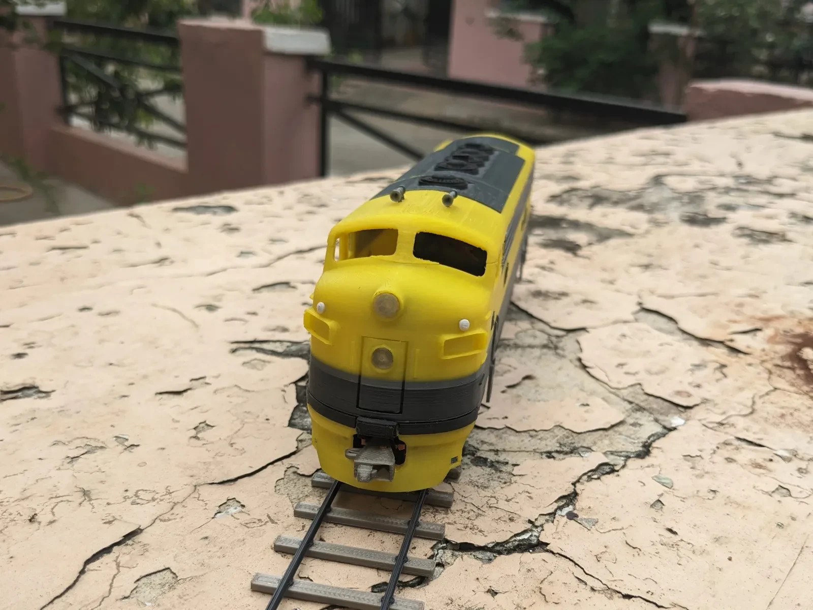 S‑Scale F7 Locomotive A & B Units – Strong Plastic Models w/ Couplers & Bogies