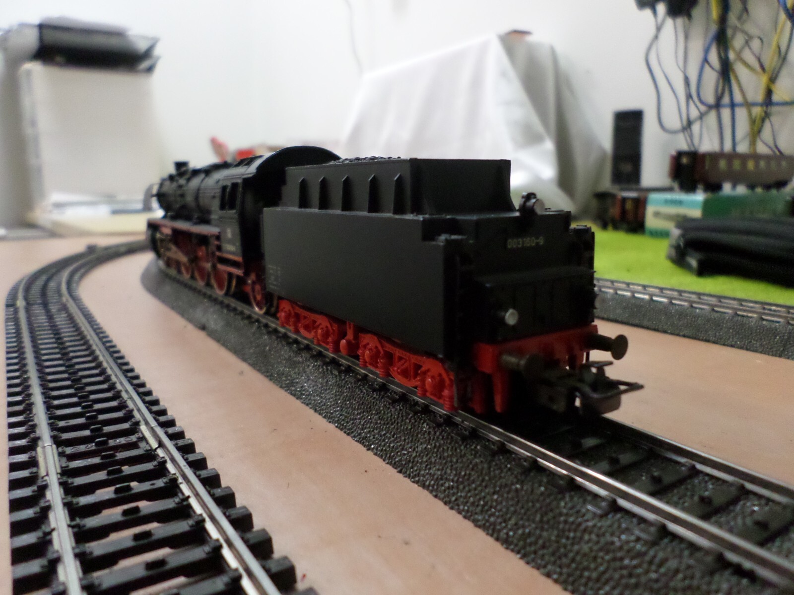 Marklin 3085 HO Steam Locomotive with Tender, 3 Rail, Analogue