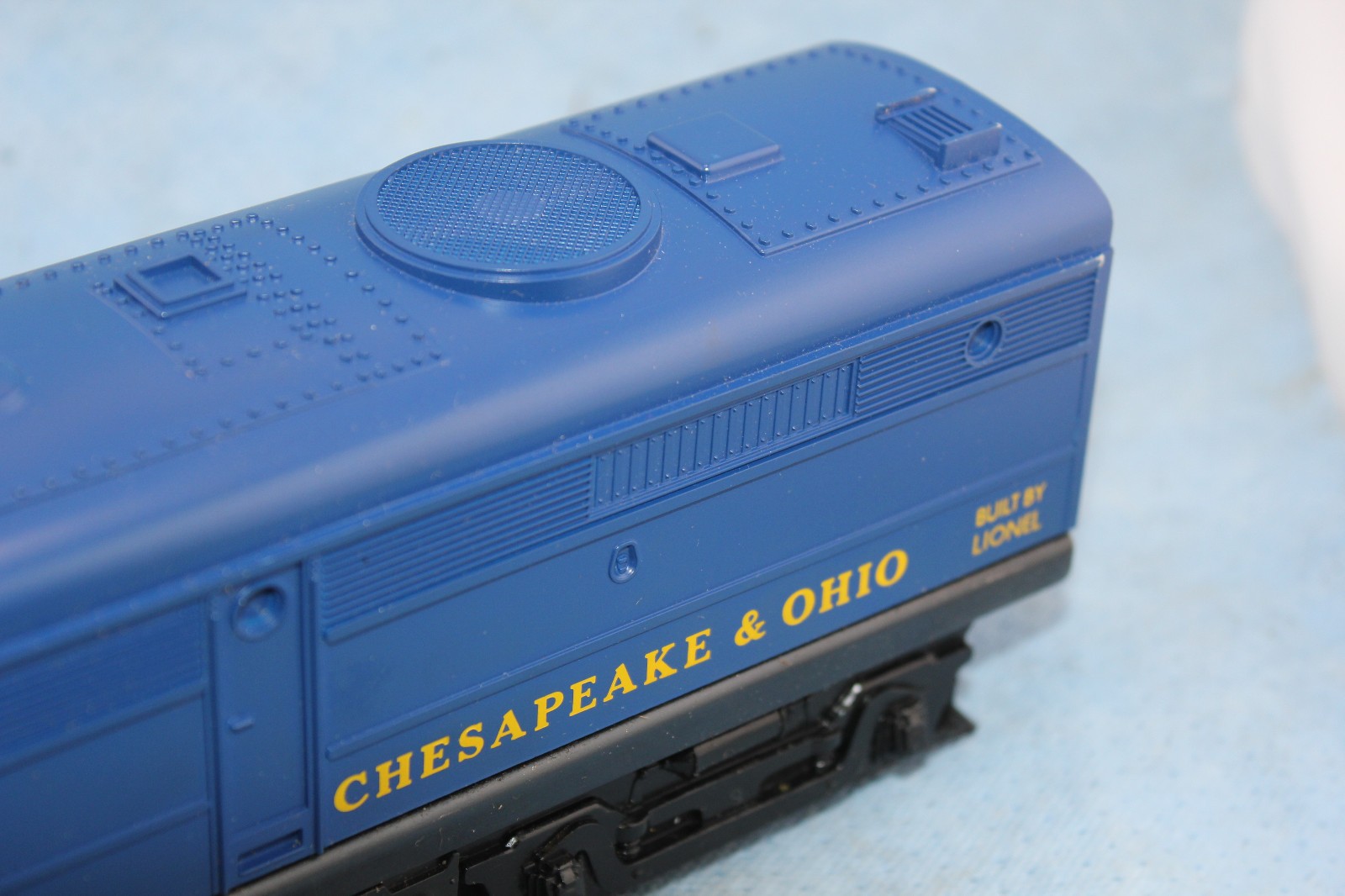 LIONEL CHESAPEAKE & OHIO No.225 ALCO DIESEL LOCOMOTIVE, MINT, NEVER RUN, TCA BOX
