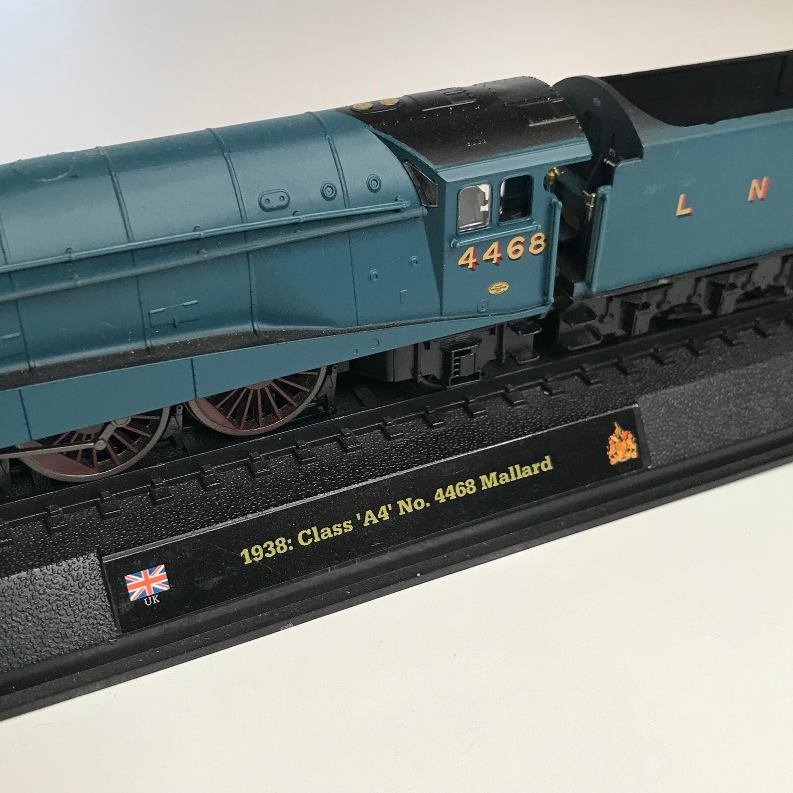 Vintage Mallard Model Plastic Train 1938 Class A4 No. 4468 On Stand