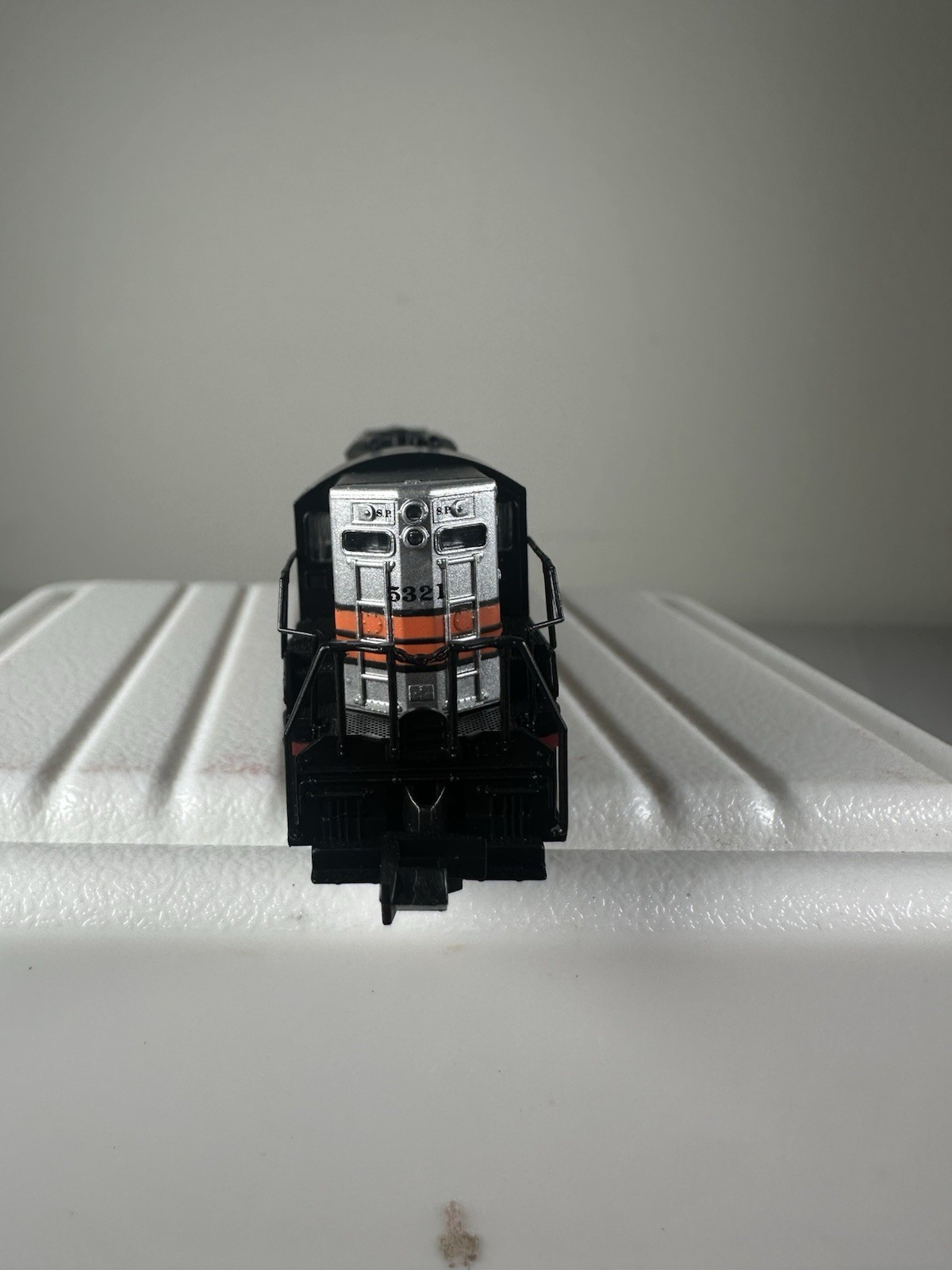 Life-Like N Scale 7728 Southern Pacific SD-7 Diesel Locomotive 5321 Black Window