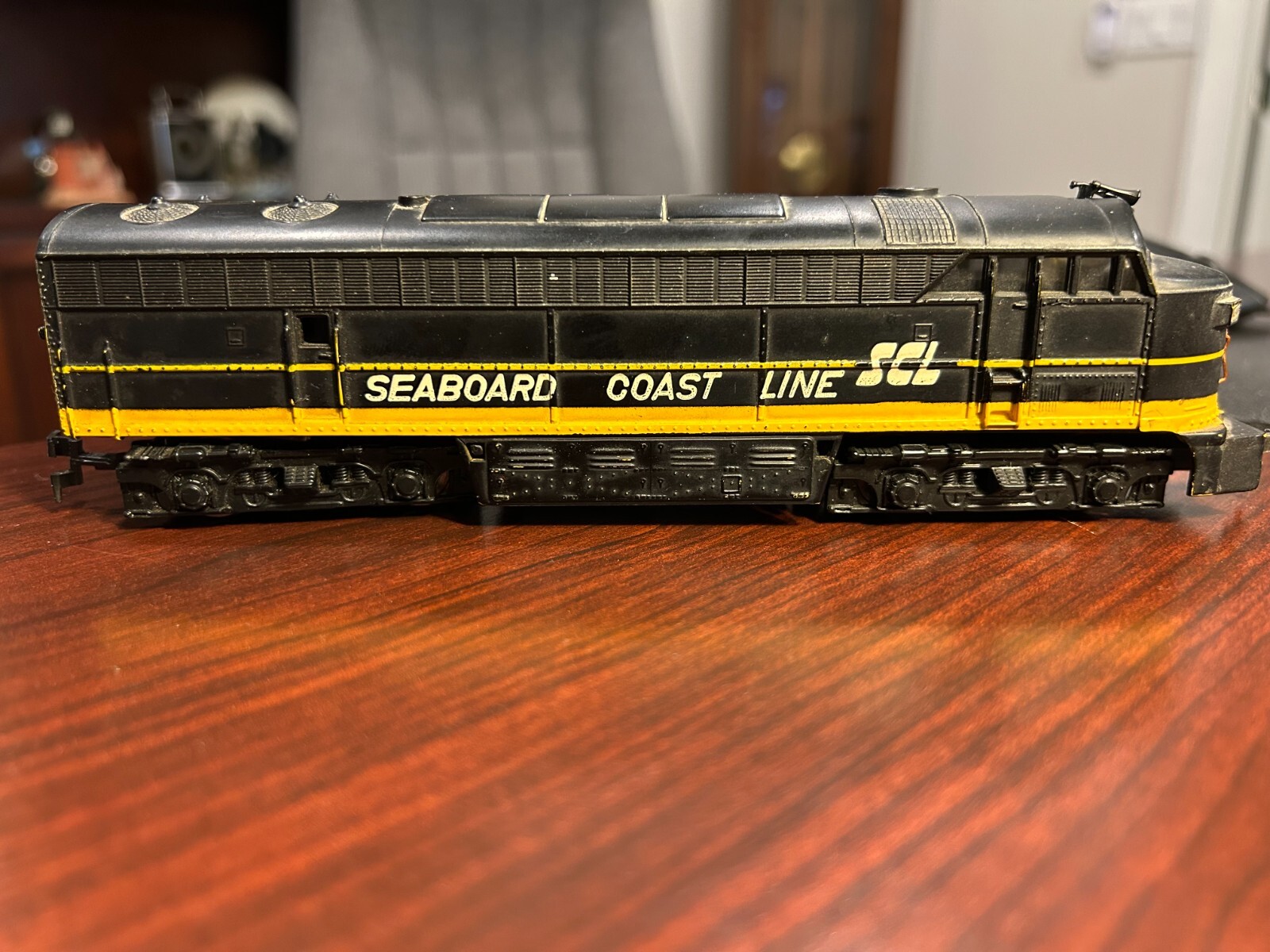 HO-AHM Tempo SEABOARD COAST LINE Diesel Locomotive-Very Good Used Condition