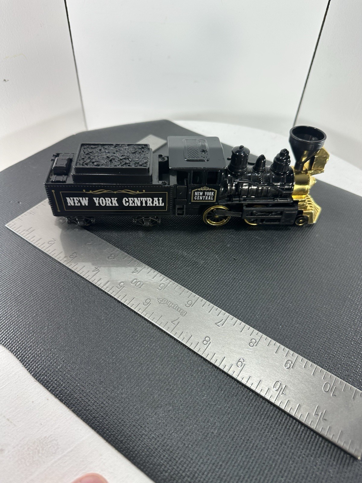 New York Central Classic Steam Engine Locomotive Train Black Gold Plastic