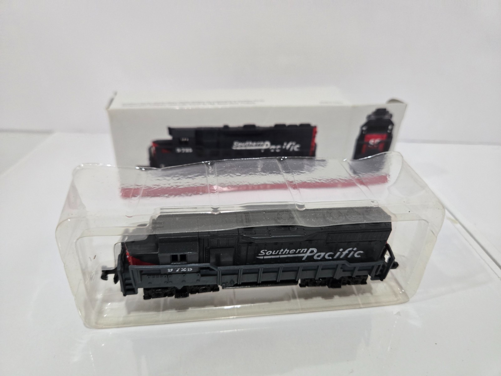 Southern Pacific Locomotive #9725 GP-35 Model High Speed Toy Car Train