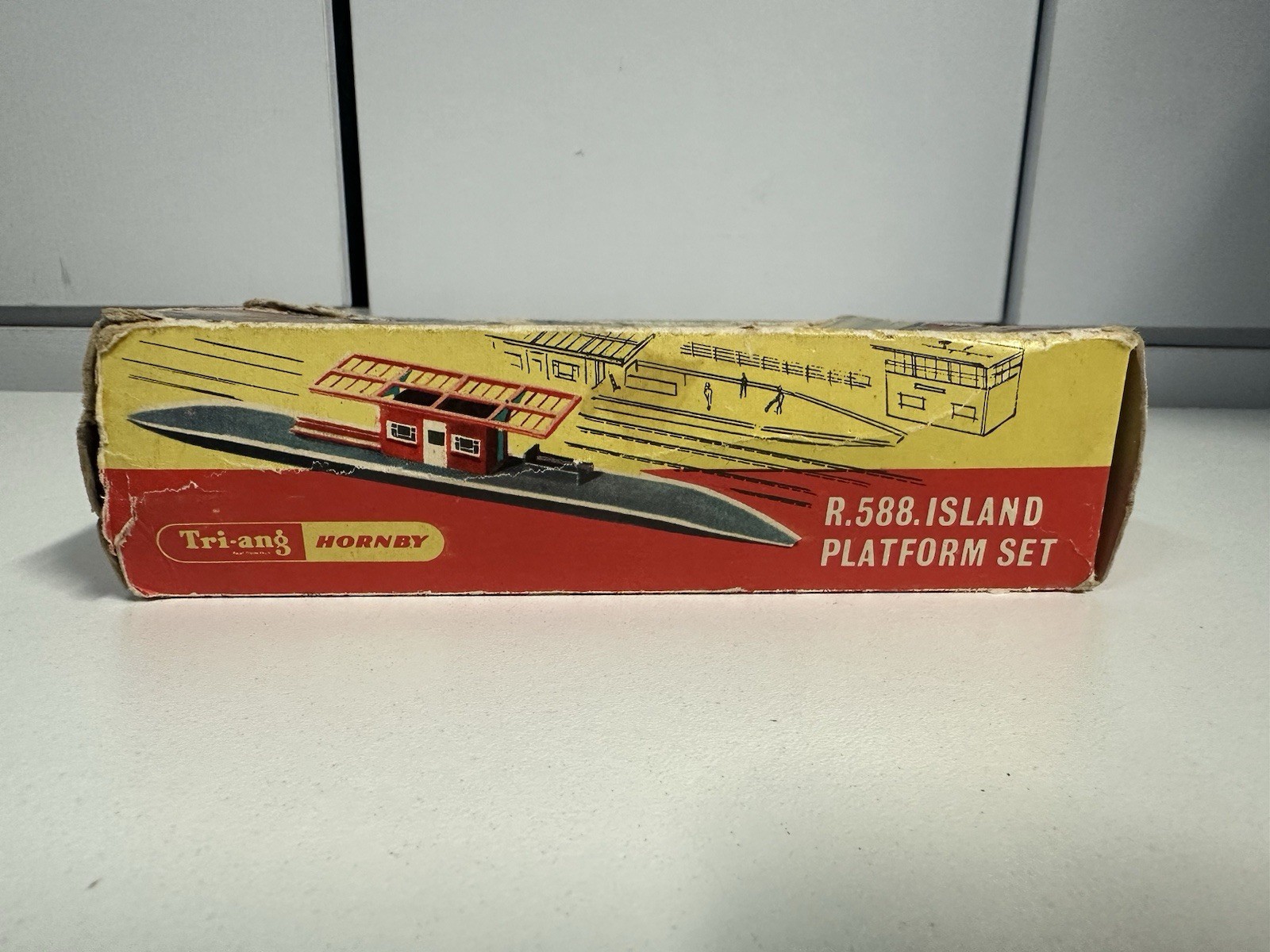 TRIANG HORNBY R588 ISLAND PLATFORM SET RARE BOXED