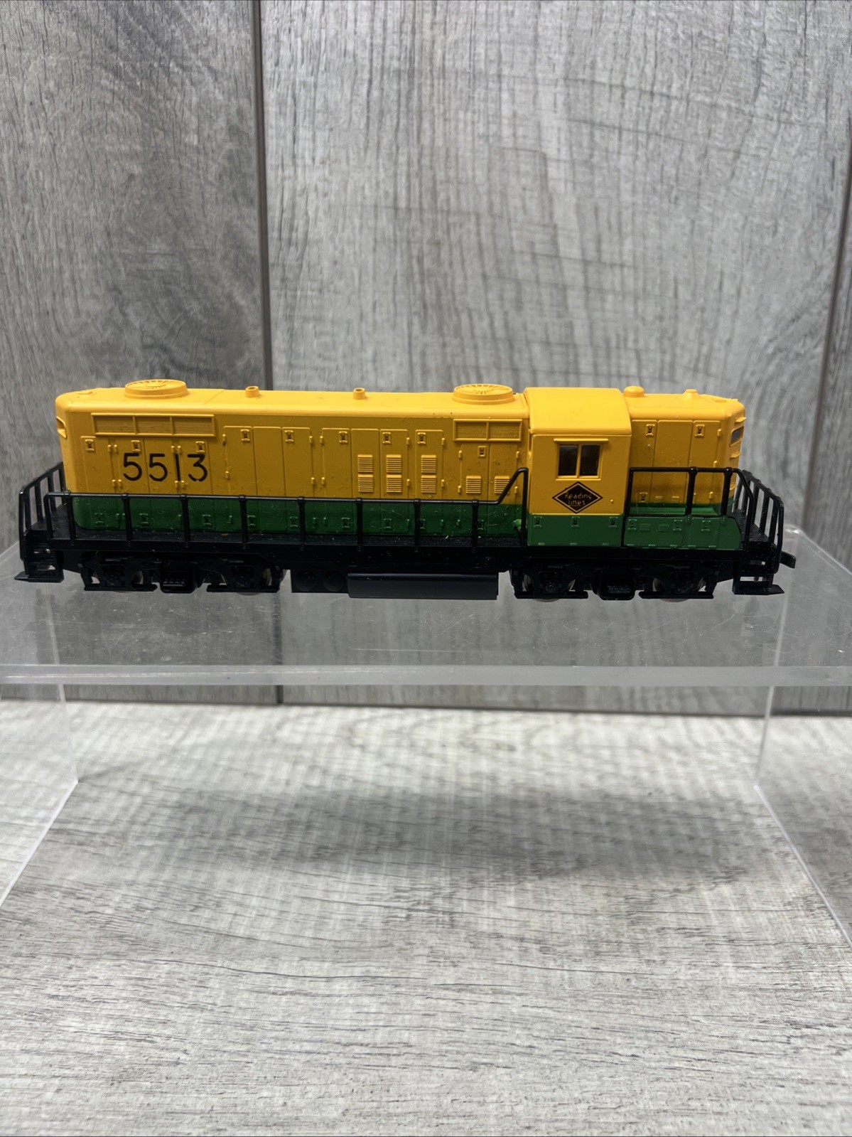 AHM/Yugo HO GP18 Diesel Locomotive Reading Lines #5513